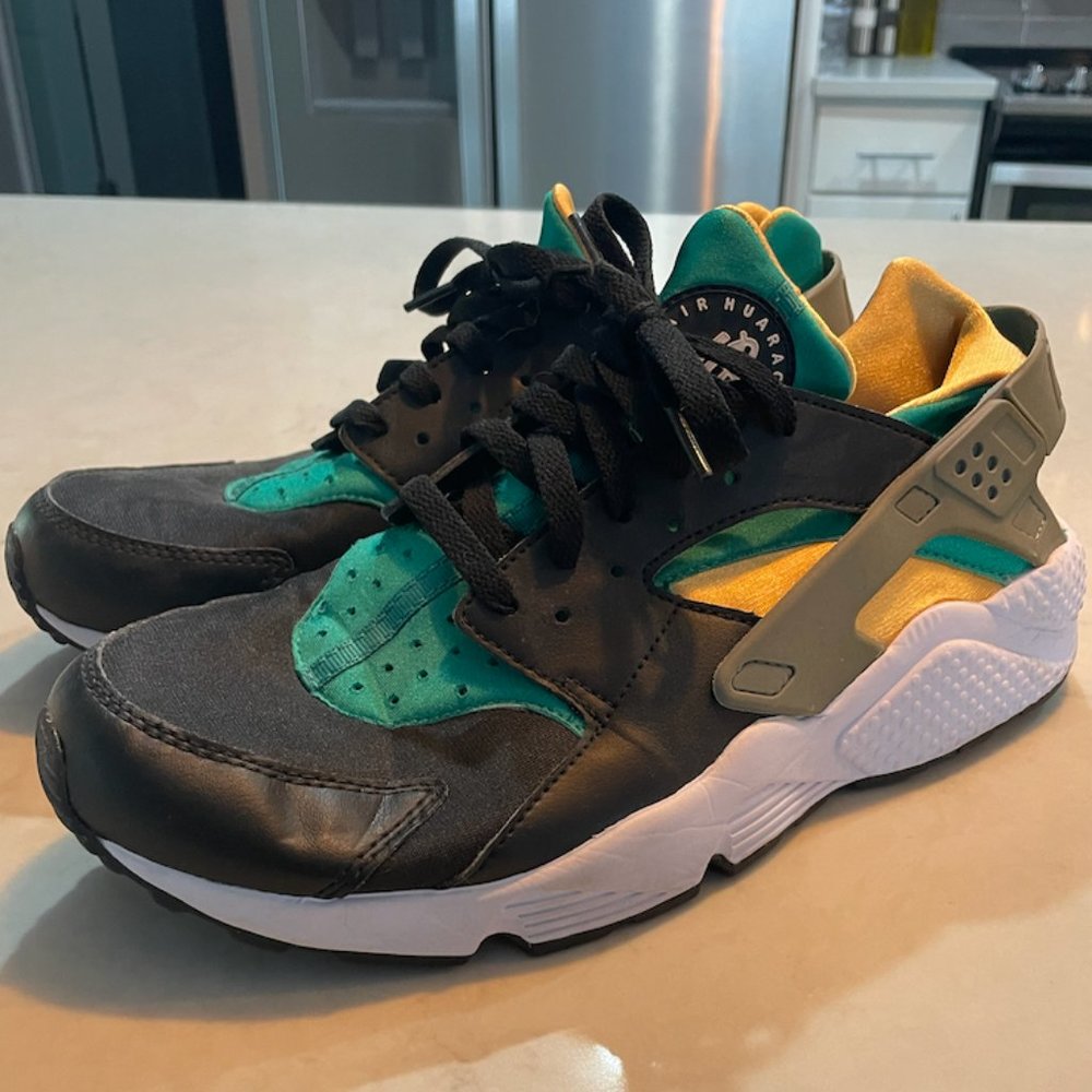 Nike Air Huarache (Size 11M)